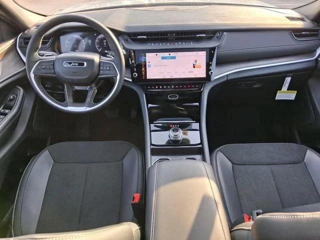2026 Jeep Grand Cherokee Altitude 4x2