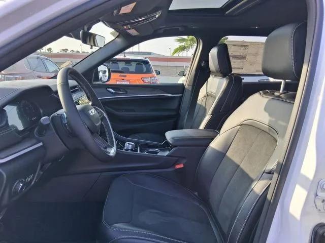 2026 Jeep Grand Cherokee Altitude 4x2