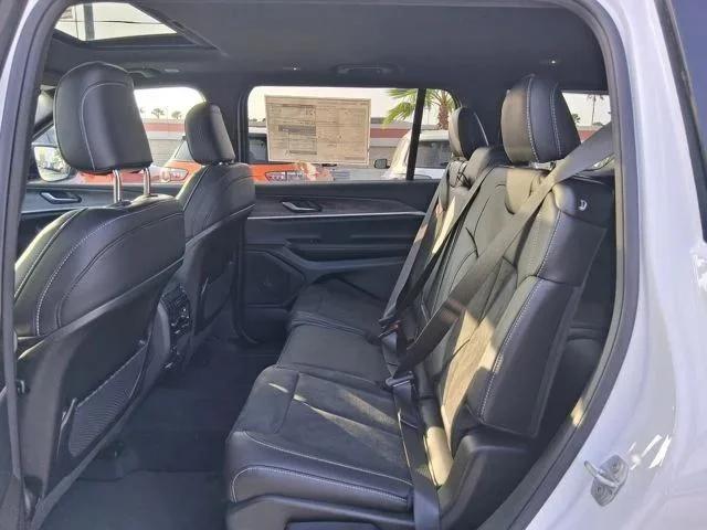 2026 Jeep Grand Cherokee Altitude 4x2