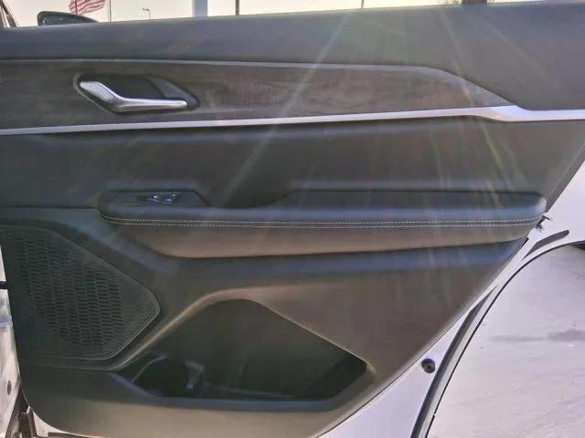 2026 Jeep Grand Cherokee Altitude 4x2