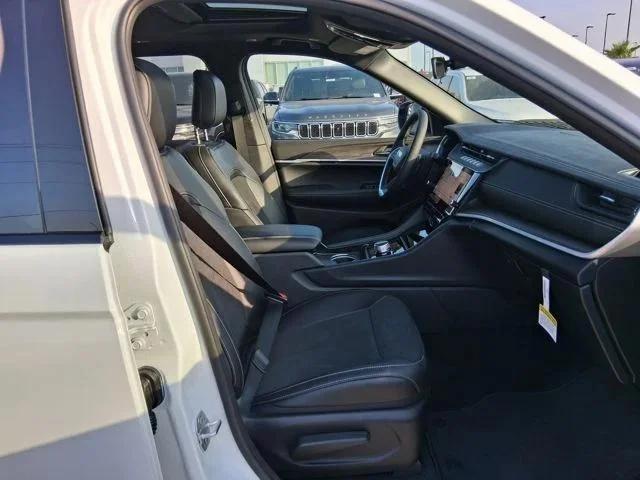 2026 Jeep Grand Cherokee Altitude 4x2