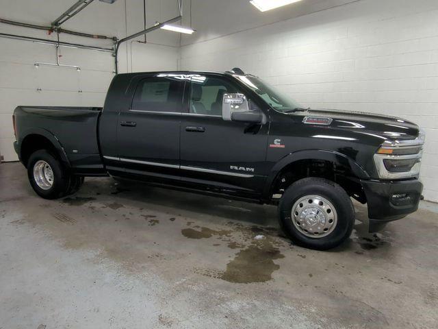 2026 RAM 3500 RAM 3500 LIMITED MEGA CAB 4X4 64 BOX
