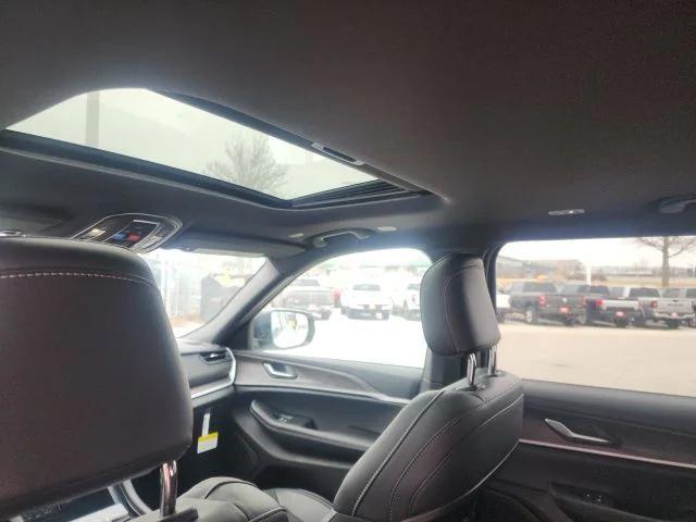 2026 Jeep Grand Cherokee GRAND CHEROKEE L LAREDO ALTITUDE 4X4