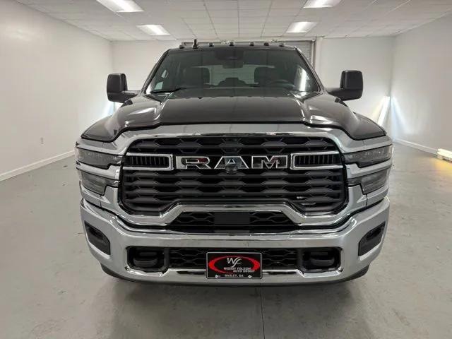 2026 RAM Ram 3500 Chassis Cab RAM 3500 TRADESMAN CREW CAB CHASSIS 4X4 60 CA 2026 RAM Ram 3500 Chassis Cab RAM 3500 TRADESMAN CREW CAB CHASSIS 4X4 60 CA