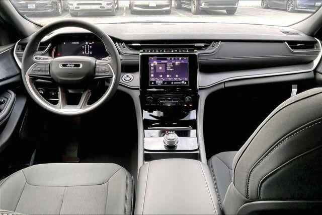 2025 Jeep Grand Cherokee L Laredo 4x2