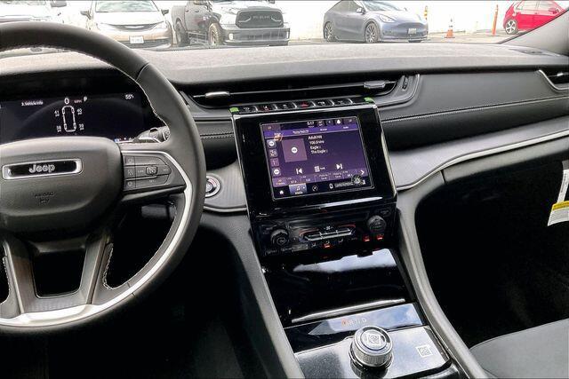 2025 Jeep Grand Cherokee L Laredo 4x2