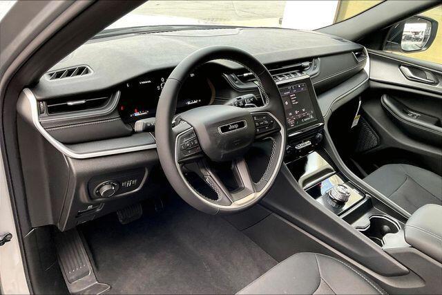 2025 Jeep Grand Cherokee L Laredo 4x2