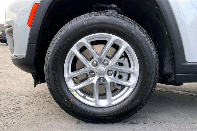 2025 Jeep Grand Cherokee L Laredo 4x2