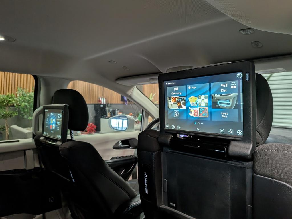 View vehicle photo 7