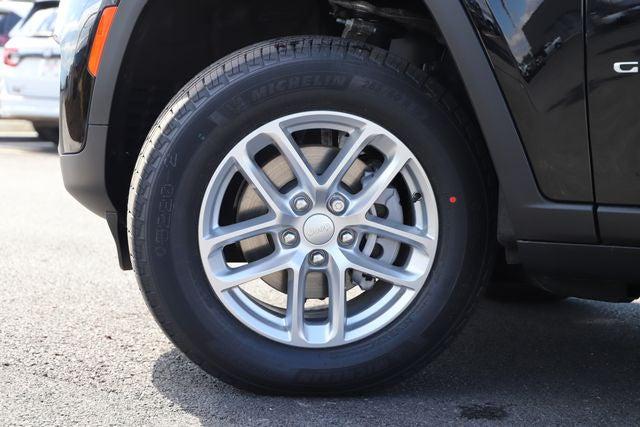 2026 Jeep Grand Cherokee GRAND CHEROKEE LAREDO X 4X4