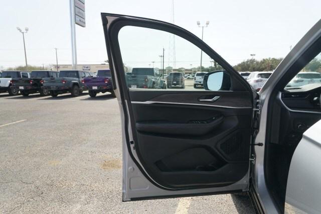2026 Jeep Grand Cherokee Altitude 4x2