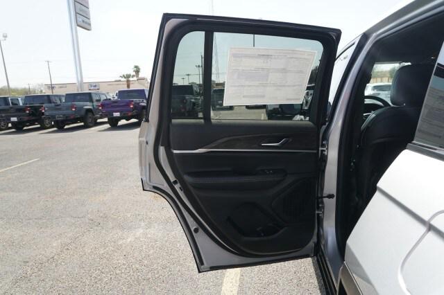 2026 Jeep Grand Cherokee Altitude 4x2