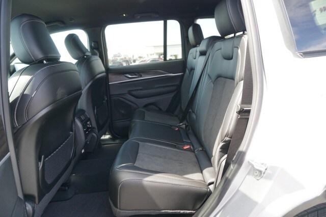 2026 Jeep Grand Cherokee Altitude 4x2