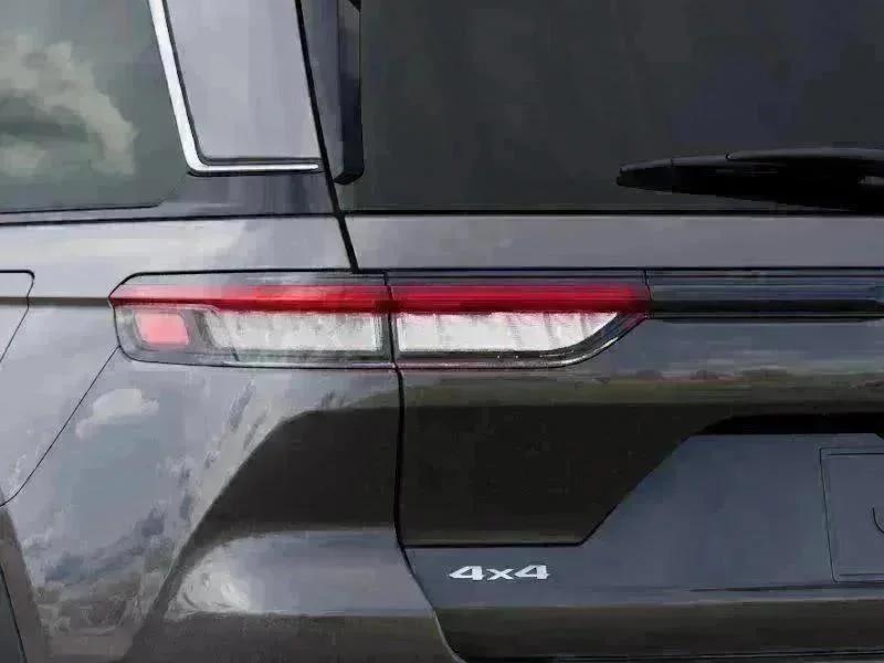 New 2026 Baltic Gray Metallic Clear-Coat Exterior Paint Jeep Limited image 9