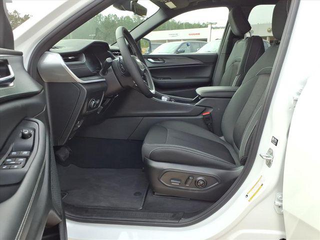 2026 Jeep Grand Cherokee Altitude 4x2