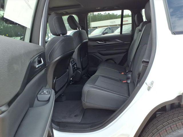 2026 Jeep Grand Cherokee Altitude 4x2