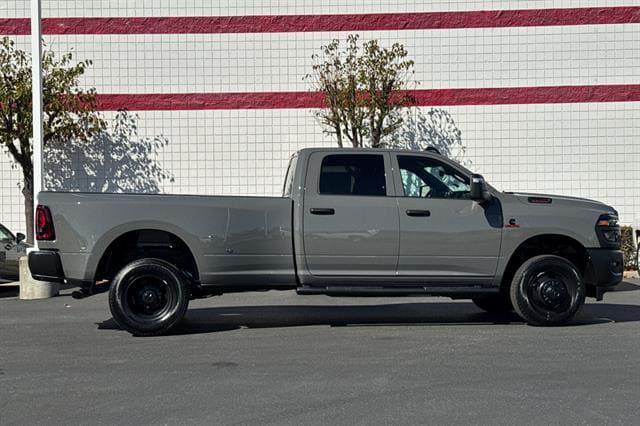 2026 RAM Ram 3500 RAM 3500 TRADESMAN CREW CAB 4X4 8 BOX