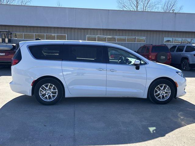 2022 Chrysler Voyager LX