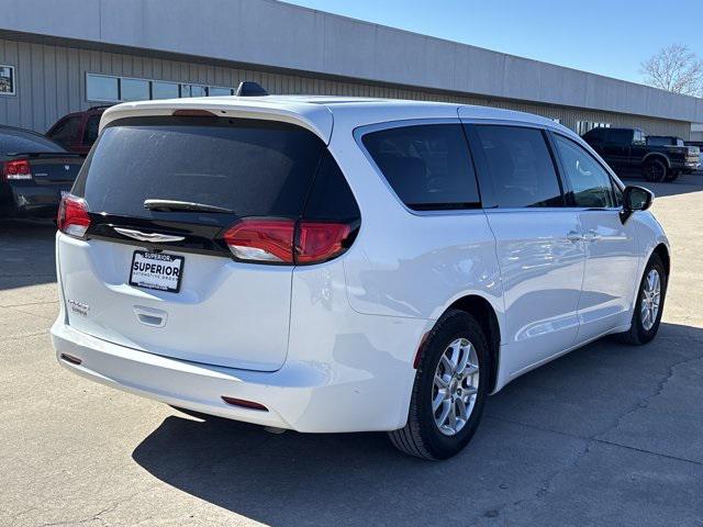 2022 Chrysler Voyager LX