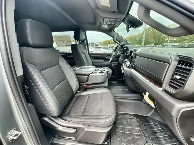 2026 GMC Sierra 2500HD Crew Cab, Standard Bed, SLE, 4WD