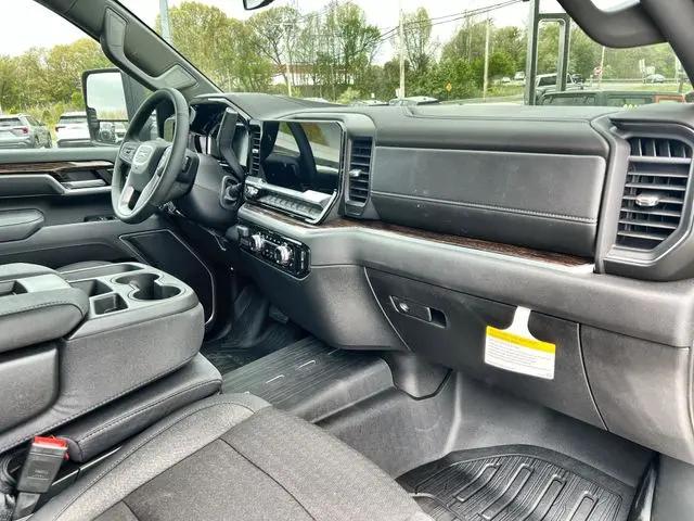 2026 GMC Sierra 2500HD Crew Cab, Standard Bed, SLE, 4WD