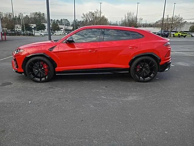 2022 Lamborghini Urus Graphite Capsule