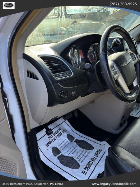2016 Chrysler Town & Country Touring