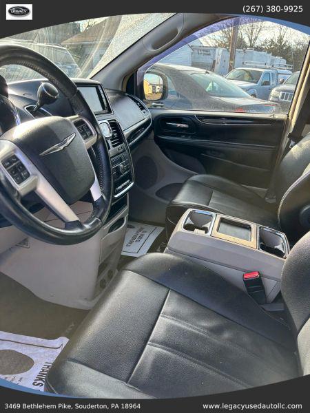 2016 Chrysler Town & Country Touring