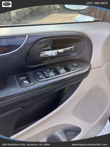 2016 Chrysler Town & Country Touring
