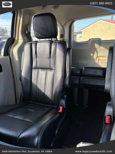 2016 Chrysler Town & Country Touring