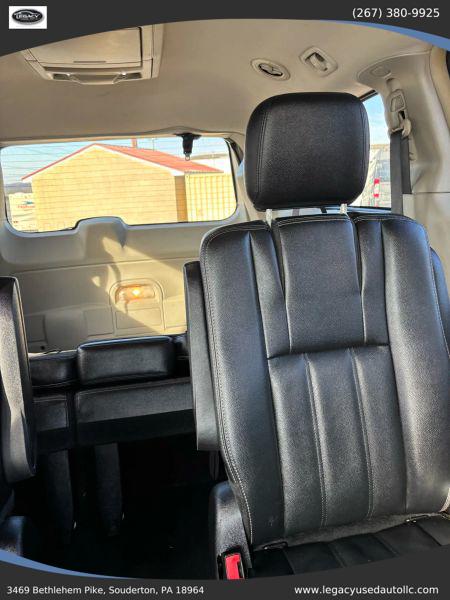 2016 Chrysler Town & Country Touring