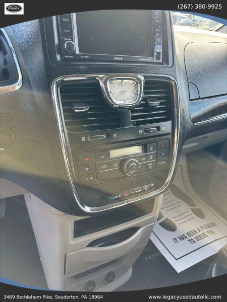 2016 Chrysler Town & Country Touring