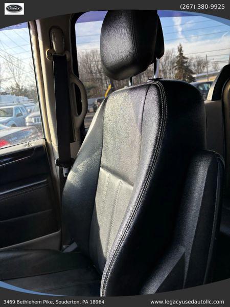 2016 Chrysler Town & Country Touring