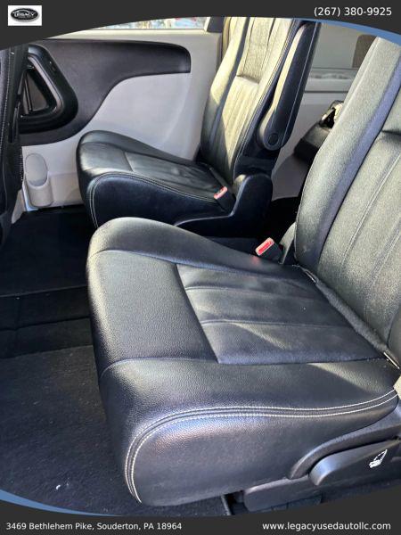 2016 Chrysler Town & Country Touring