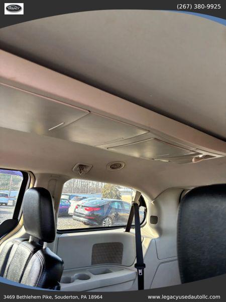 2016 Chrysler Town & Country Touring