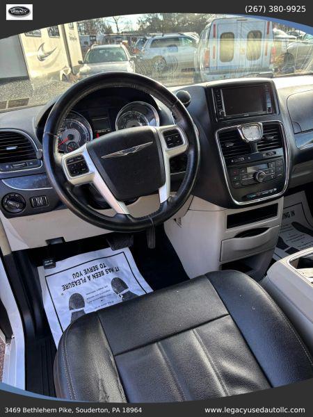 2016 Chrysler Town & Country Touring