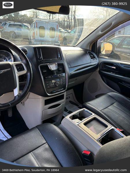 2016 Chrysler Town & Country Touring