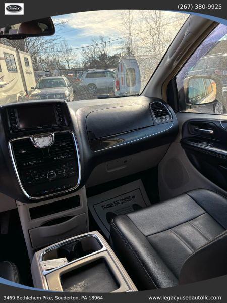 2016 Chrysler Town & Country Touring