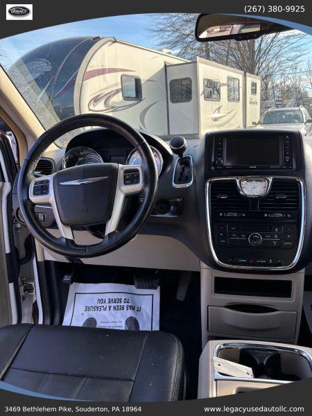 2016 Chrysler Town & Country Touring