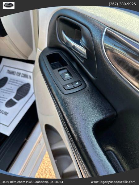 2016 Chrysler Town & Country Touring