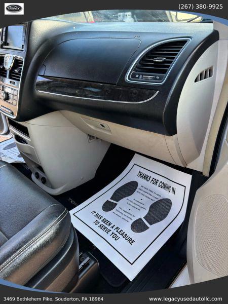 2016 Chrysler Town & Country Touring