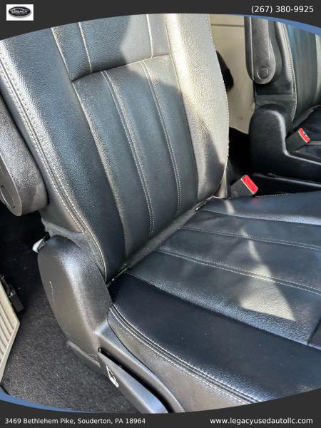 2016 Chrysler Town & Country Touring