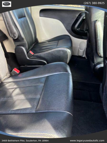 2016 Chrysler Town & Country Touring