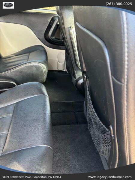 2016 Chrysler Town & Country Touring