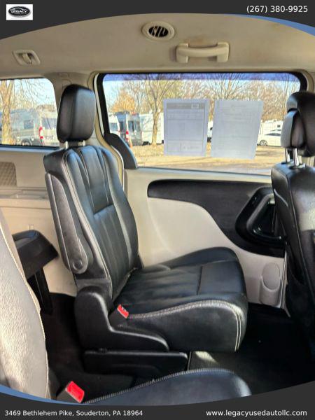 2016 Chrysler Town & Country Touring