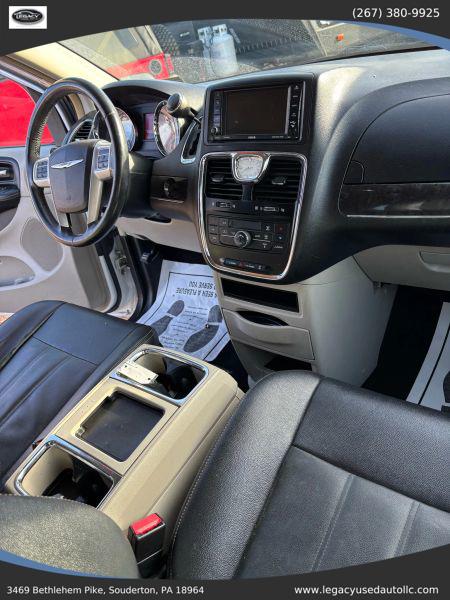 2016 Chrysler Town & Country Touring