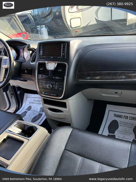 2016 Chrysler Town & Country Touring