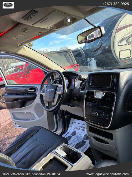 2016 Chrysler Town & Country Touring
