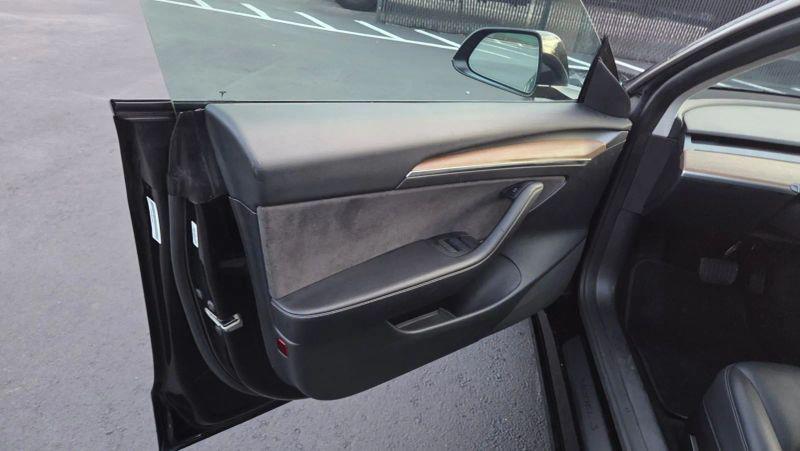2022 Tesla Model 3 Rear-Wheel Drive
