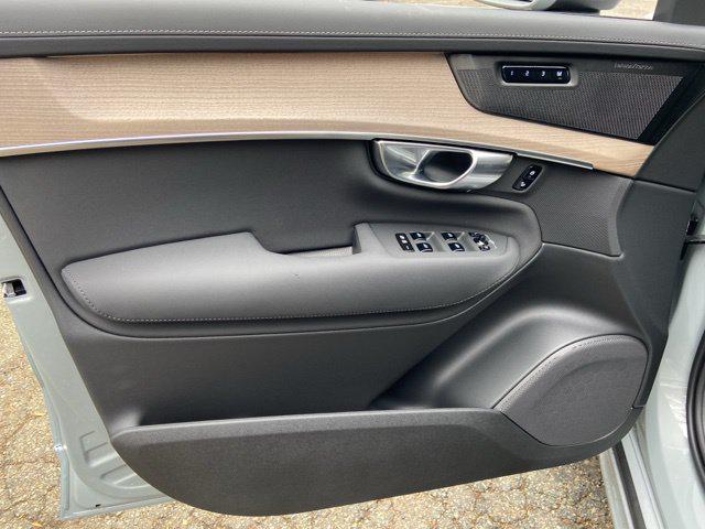 2026 Volvo XC90 Plus, B6 AWD Gas mild hybrid, Gasoline, Bright, 7 Seats